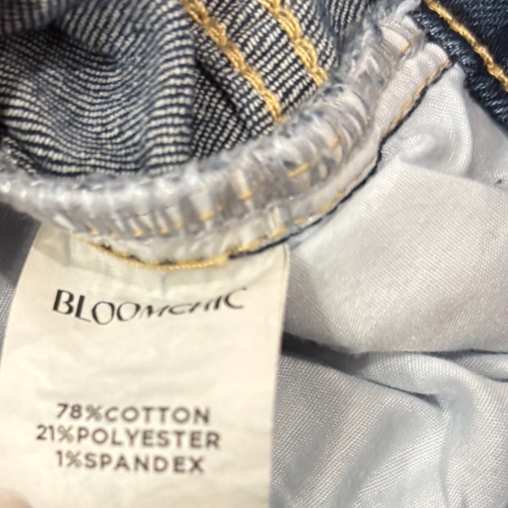 BLOOMCHIC Distressed Medium Wash Stretch Denim Jeans Shorts Women's Size 12 - Picture 4 of 5